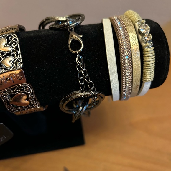 5 Piece Paparazzi Bracelet set - Picture 12 of 13